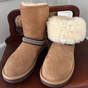 UGG Womens Size 7 Classic Short Crescent Boots Chestnut *BRAND NEW*